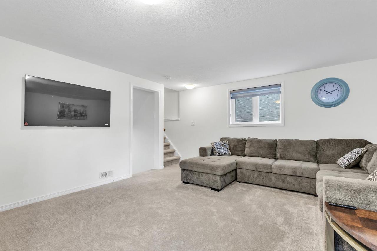 Modern 1 Bedroom + Den In Cambridge Eksteriør billede